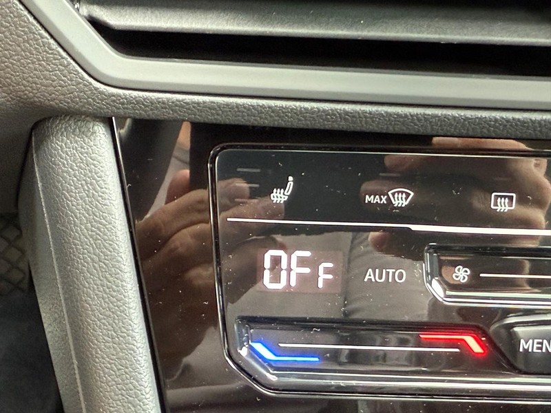 Volkswagen Jetta Vehicle Full-screen Gallery Image 13