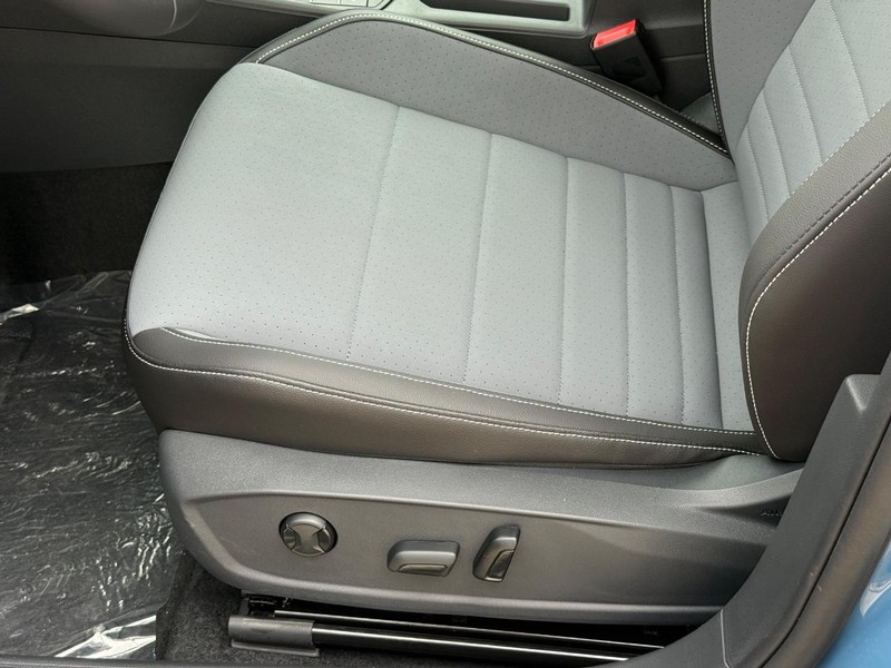 Volkswagen Jetta Vehicle Full-screen Gallery Image 15