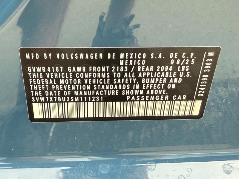 Volkswagen Jetta Vehicle Full-screen Gallery Image 16