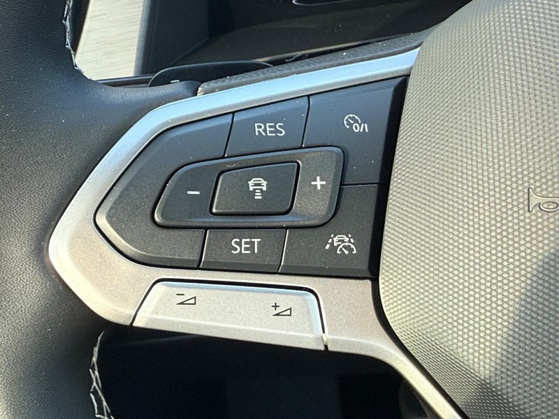 Volkswagen Atlas Cross Sport Vehicle Full-screen Gallery Image 11