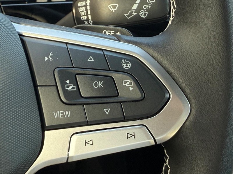 Volkswagen Atlas Cross Sport Vehicle Full-screen Gallery Image 12