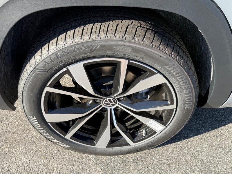 Volkswagen Atlas Vehicle Full-screen Gallery Image 4