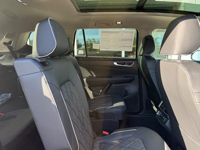 Volkswagen Atlas Vehicle Full-screen Gallery Image 5