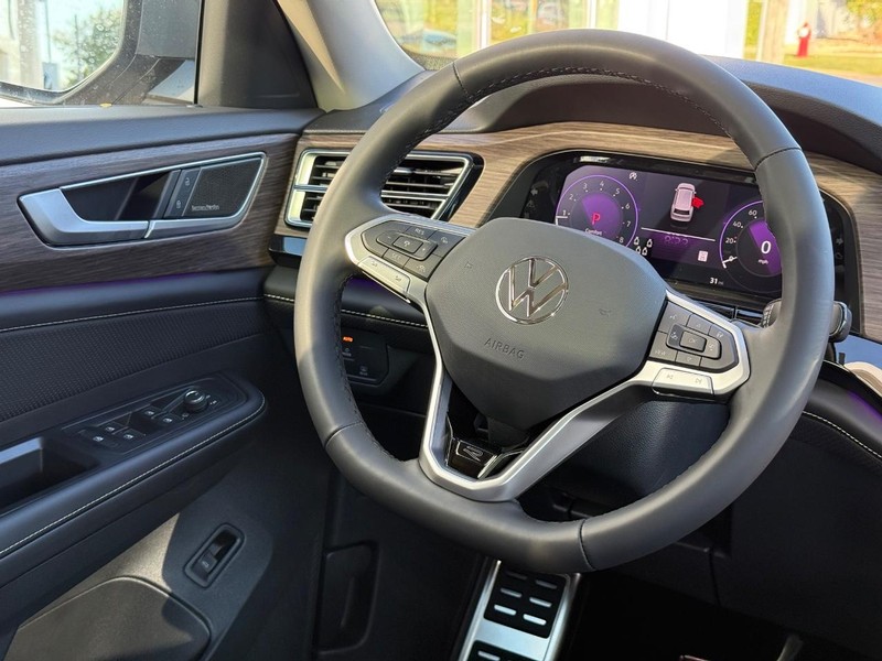 Volkswagen Atlas Vehicle Full-screen Gallery Image 9