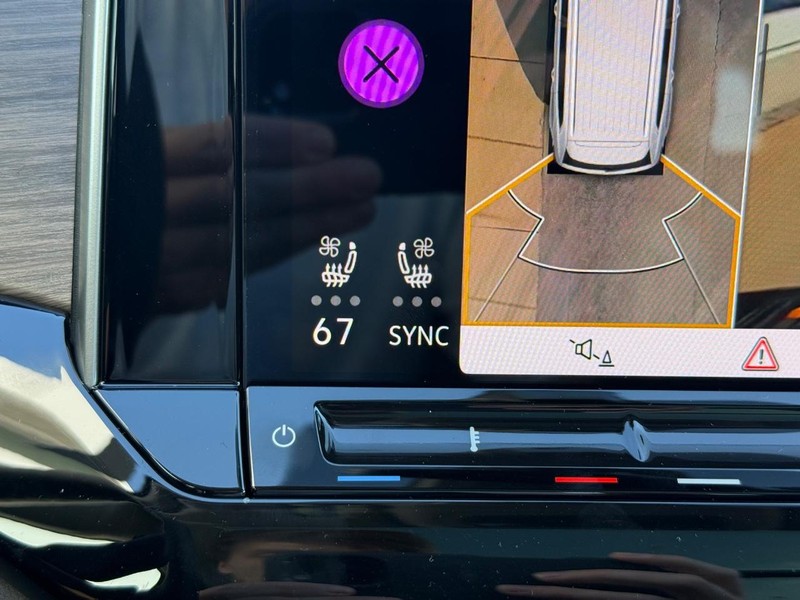 Volkswagen Atlas Vehicle Full-screen Gallery Image 14