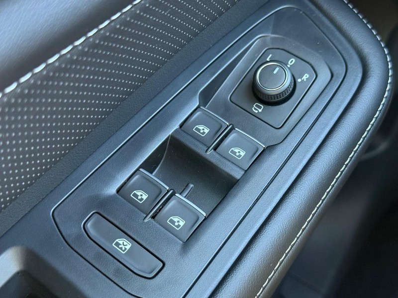 Volkswagen Atlas Vehicle Full-screen Gallery Image 15