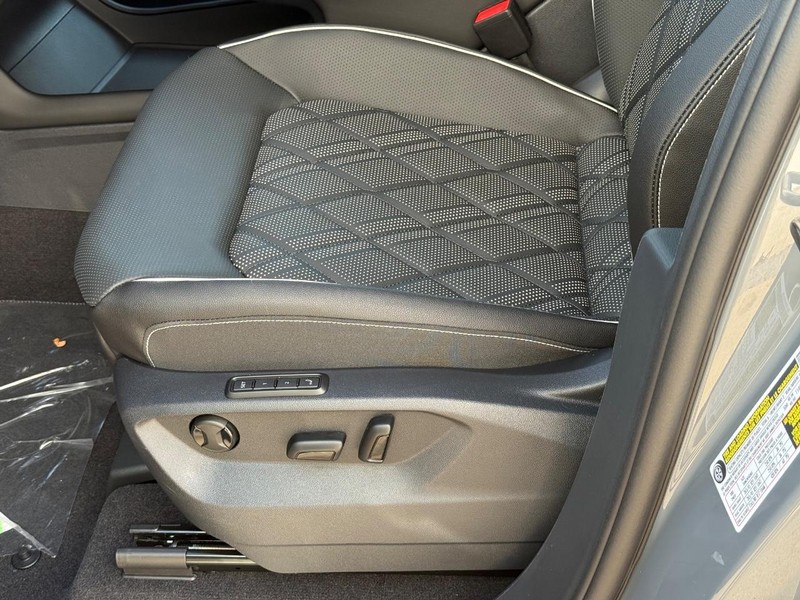 Volkswagen Atlas Vehicle Full-screen Gallery Image 16