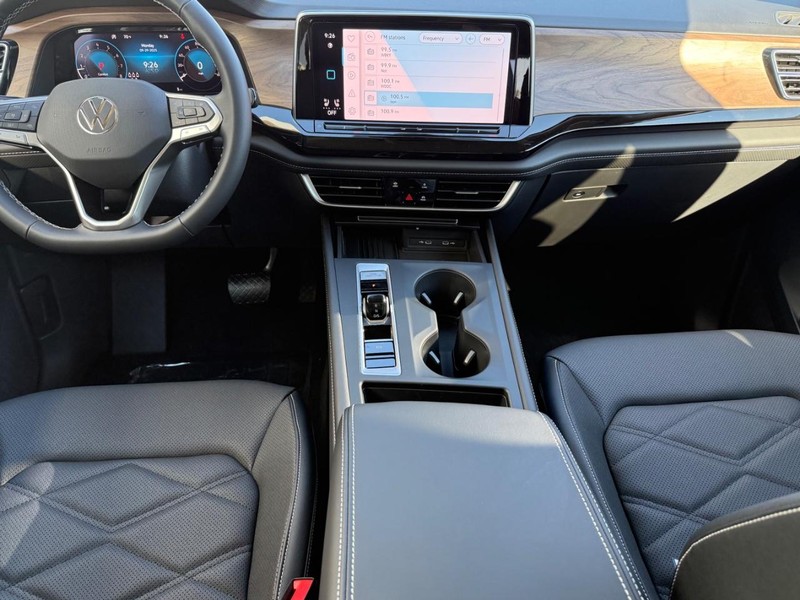 Volkswagen Atlas Vehicle Full-screen Gallery Image 7