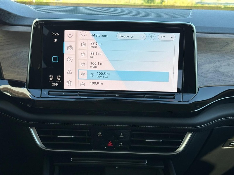 Volkswagen Atlas Vehicle Full-screen Gallery Image 8