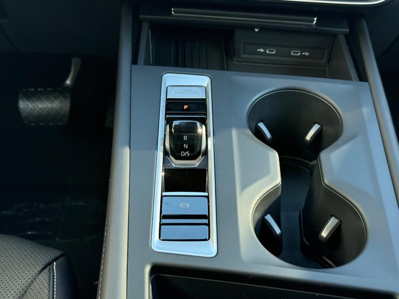 Volkswagen Atlas Vehicle Full-screen Gallery Image 9