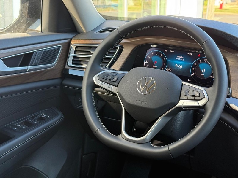 Volkswagen Atlas Vehicle Full-screen Gallery Image 10