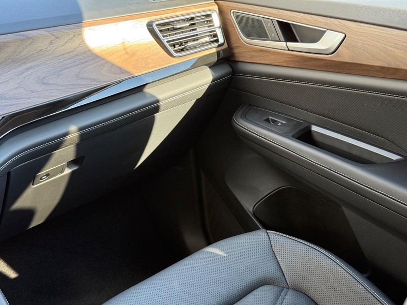 Volkswagen Atlas Vehicle Full-screen Gallery Image 11