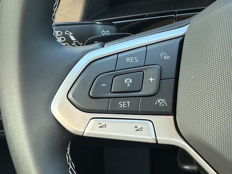 Volkswagen Atlas Vehicle Full-screen Gallery Image 12