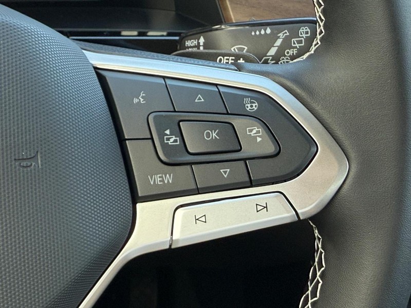 Volkswagen Atlas Vehicle Full-screen Gallery Image 13