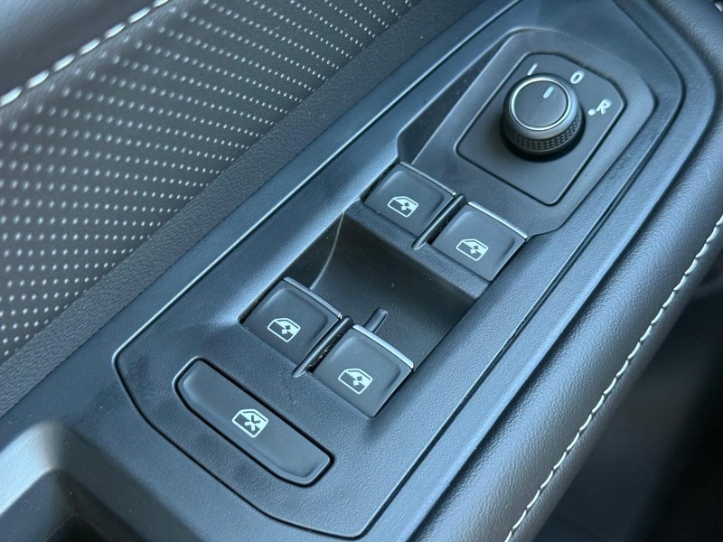 Volkswagen Atlas Vehicle Full-screen Gallery Image 16