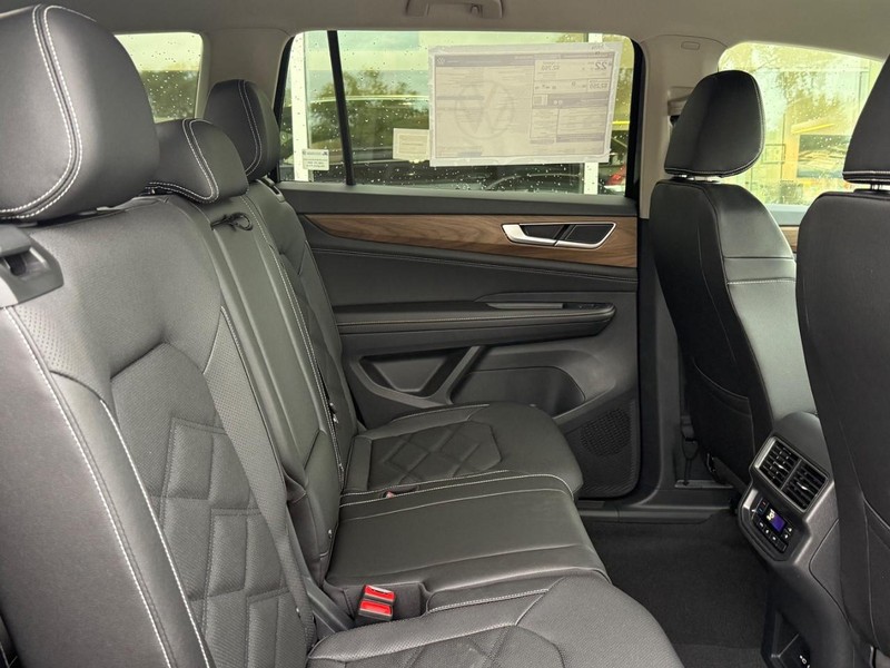 Volkswagen Atlas Vehicle Full-screen Gallery Image 5