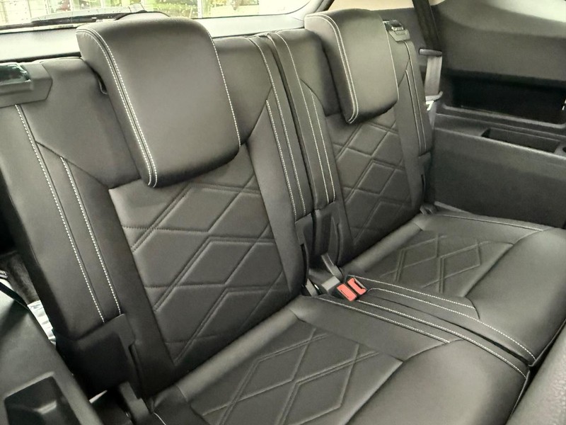 Volkswagen Atlas Vehicle Full-screen Gallery Image 6