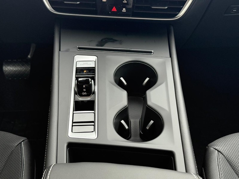 Volkswagen Atlas Vehicle Full-screen Gallery Image 9