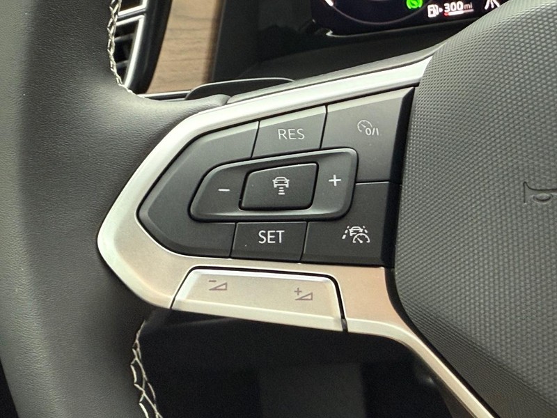 Volkswagen Atlas Vehicle Full-screen Gallery Image 12