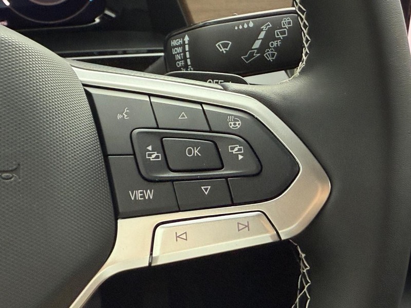 Volkswagen Atlas Vehicle Full-screen Gallery Image 13