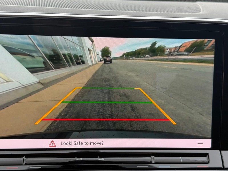 Volkswagen Atlas Vehicle Full-screen Gallery Image 14