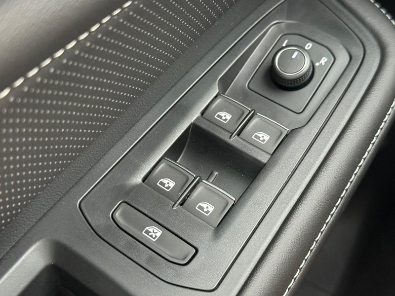 Volkswagen Atlas Vehicle Full-screen Gallery Image 16