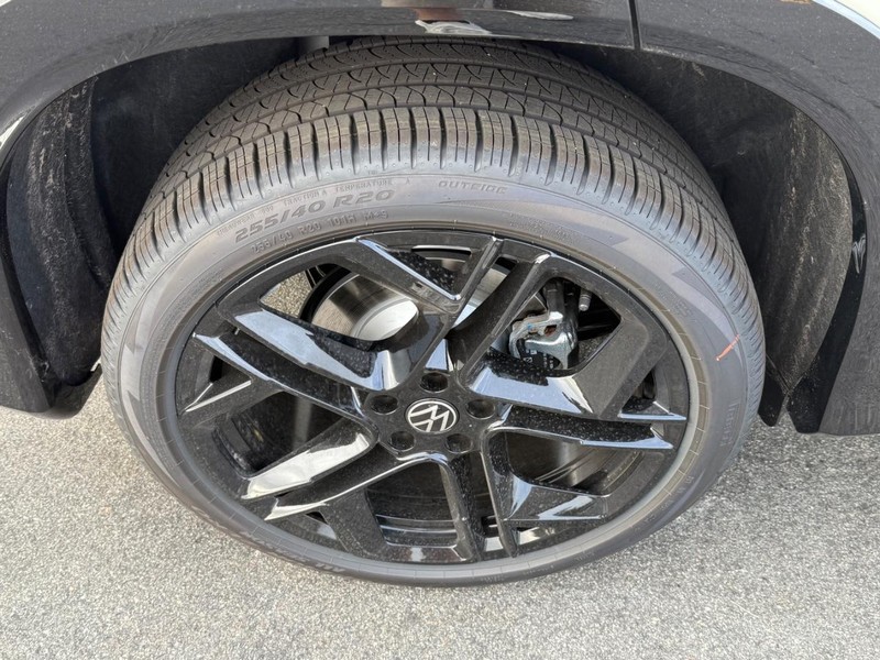 Volkswagen Tiguan Vehicle Full-screen Gallery Image 4