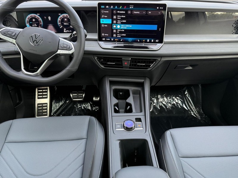 Volkswagen Tiguan Vehicle Full-screen Gallery Image 6