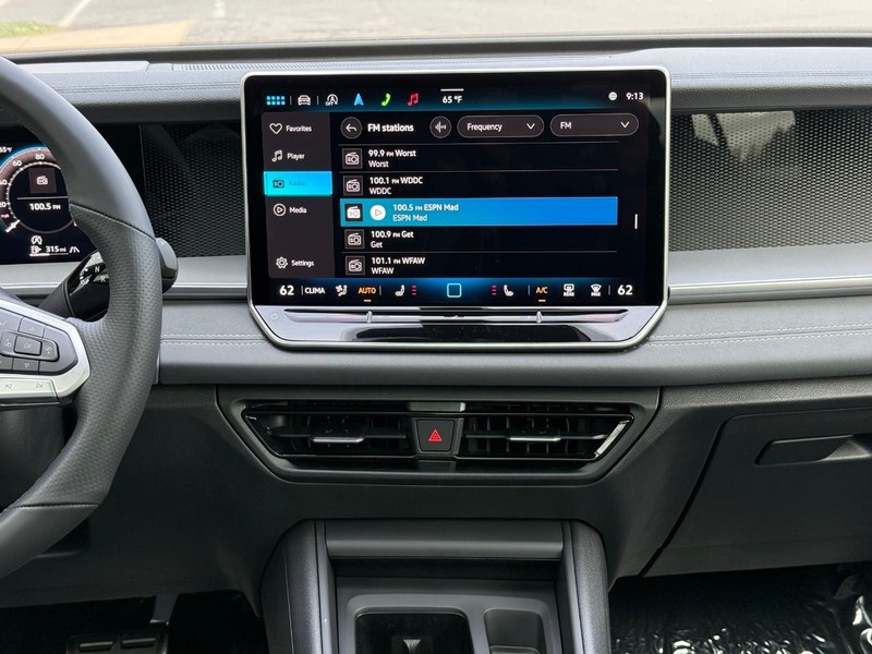 Volkswagen Tiguan Vehicle Full-screen Gallery Image 7