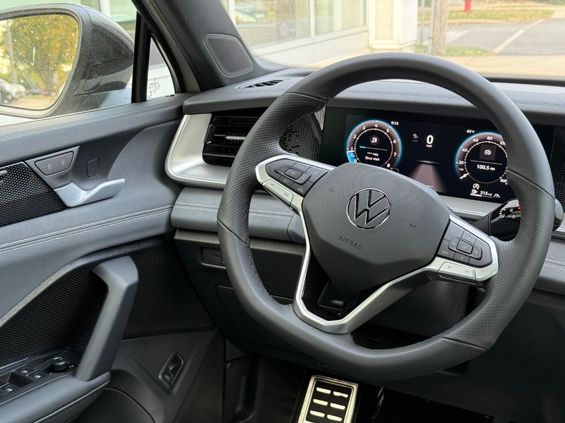 Volkswagen Tiguan Vehicle Full-screen Gallery Image 8