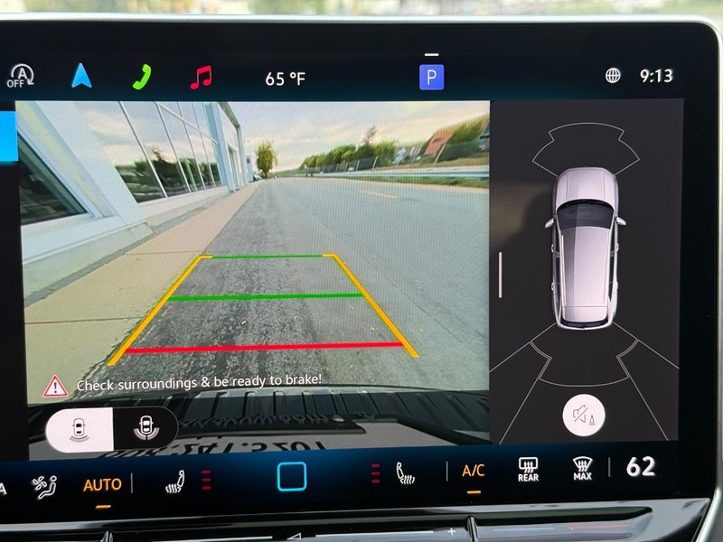 Volkswagen Tiguan Vehicle Full-screen Gallery Image 13