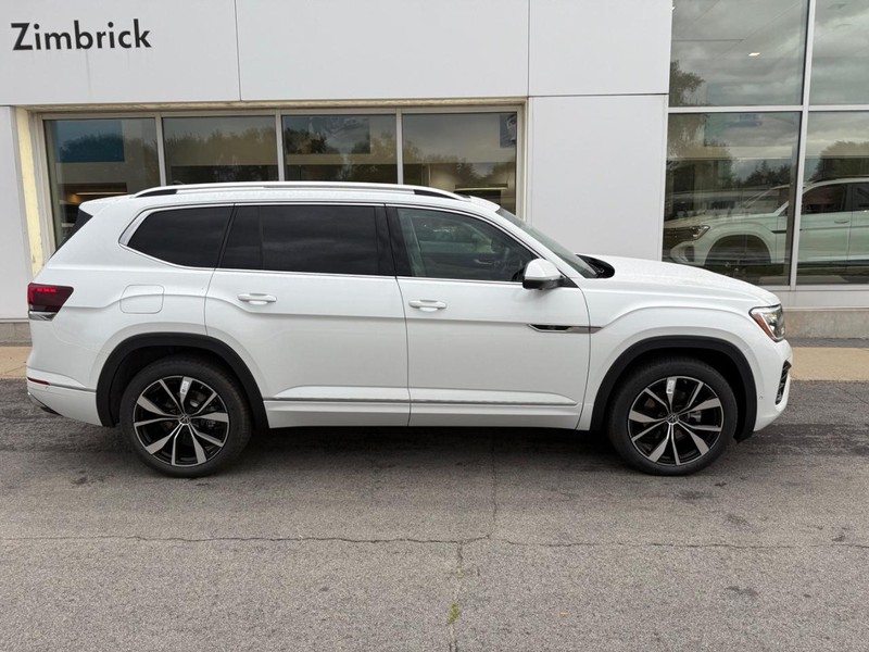 Volkswagen Atlas Vehicle Full-screen Gallery Image 2