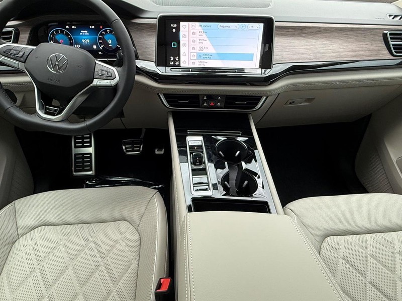 Volkswagen Atlas Vehicle Full-screen Gallery Image 7