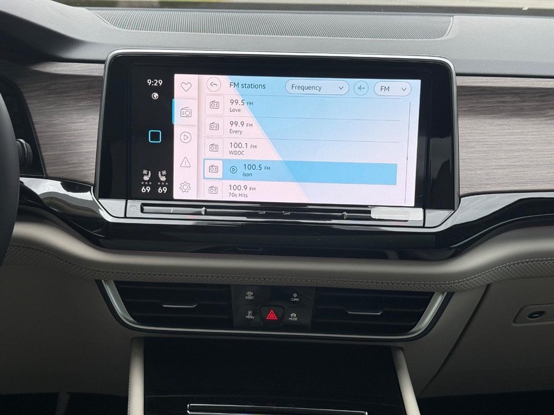 Volkswagen Atlas Vehicle Full-screen Gallery Image 8