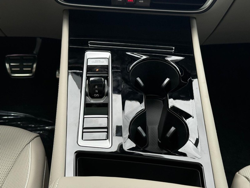 Volkswagen Atlas Vehicle Full-screen Gallery Image 9