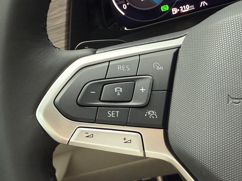 Volkswagen Atlas Vehicle Full-screen Gallery Image 12