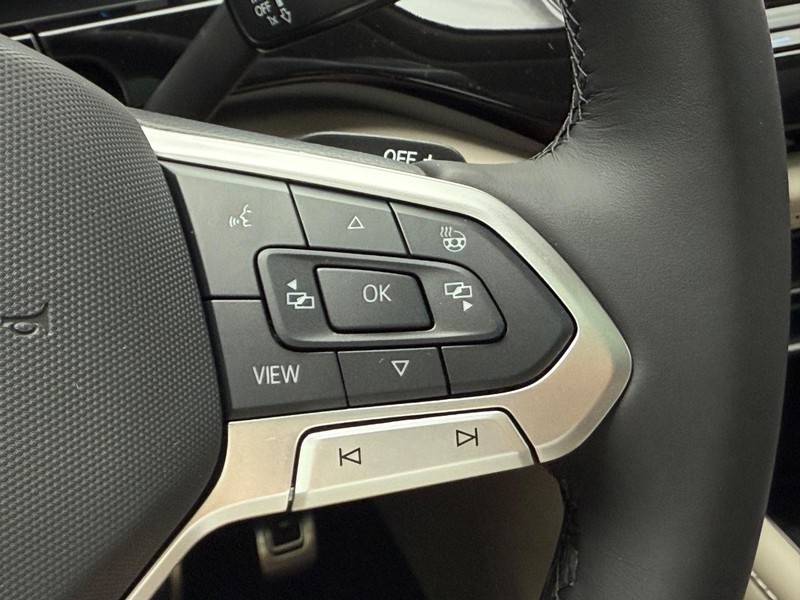 Volkswagen Atlas Vehicle Full-screen Gallery Image 13