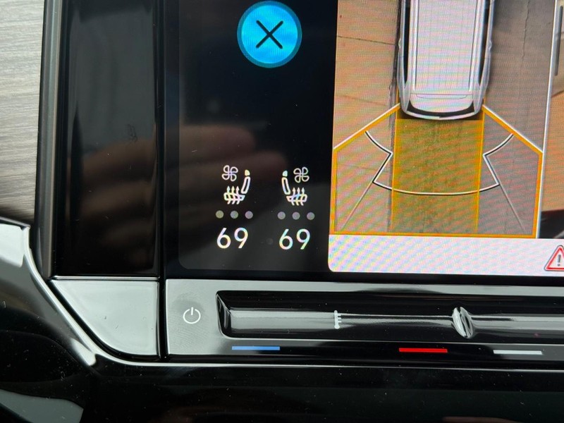 Volkswagen Atlas Vehicle Full-screen Gallery Image 15