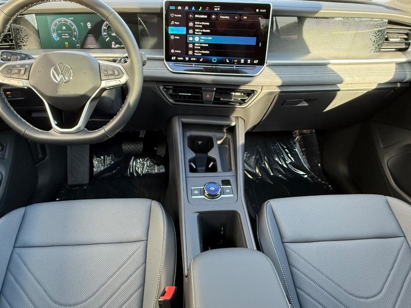 Volkswagen Tiguan Vehicle Full-screen Gallery Image 6