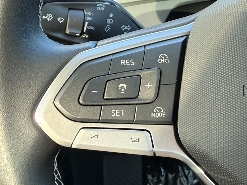 Volkswagen Tiguan Vehicle Full-screen Gallery Image 10