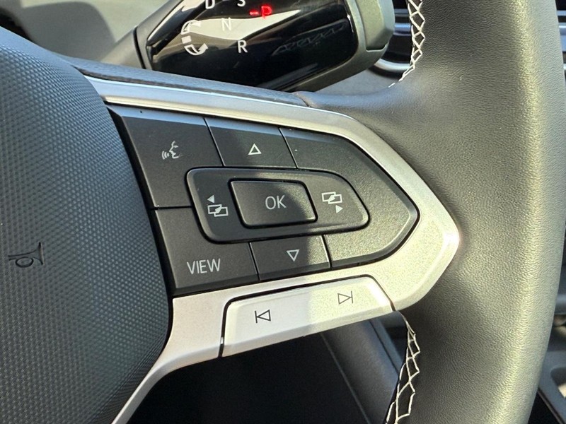 Volkswagen Tiguan Vehicle Full-screen Gallery Image 11