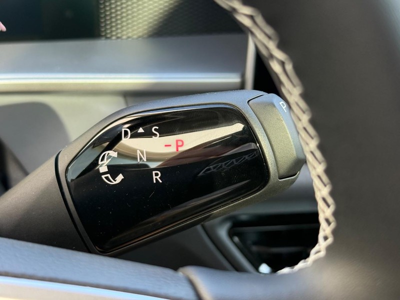 Volkswagen Tiguan Vehicle Full-screen Gallery Image 12