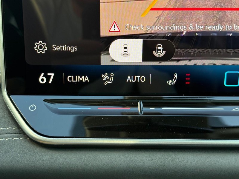 Volkswagen Tiguan Vehicle Full-screen Gallery Image 14