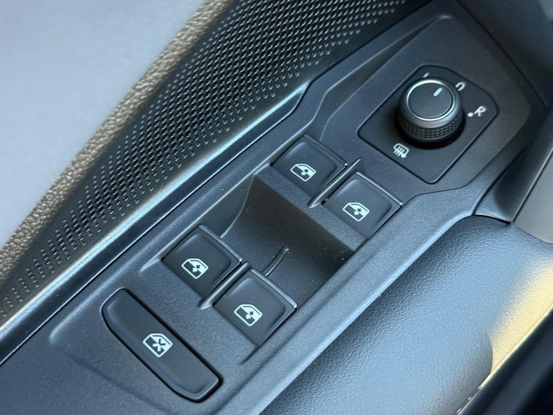 Volkswagen Tiguan Vehicle Full-screen Gallery Image 15