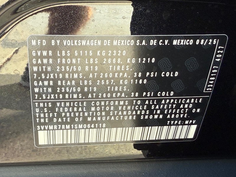 Volkswagen Tiguan Vehicle Full-screen Gallery Image 17