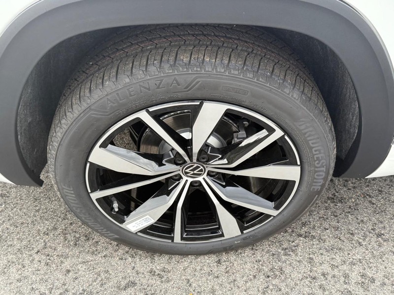 Volkswagen Atlas Vehicle Full-screen Gallery Image 4