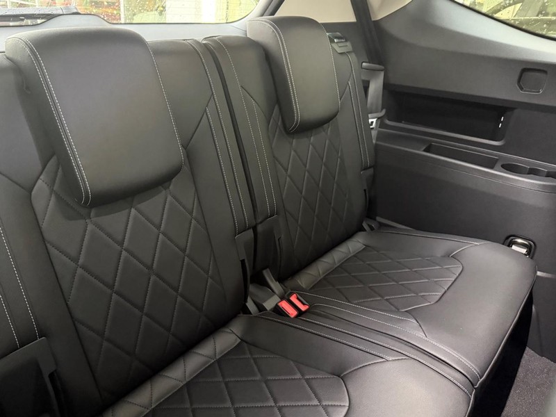 Volkswagen Atlas Vehicle Full-screen Gallery Image 5