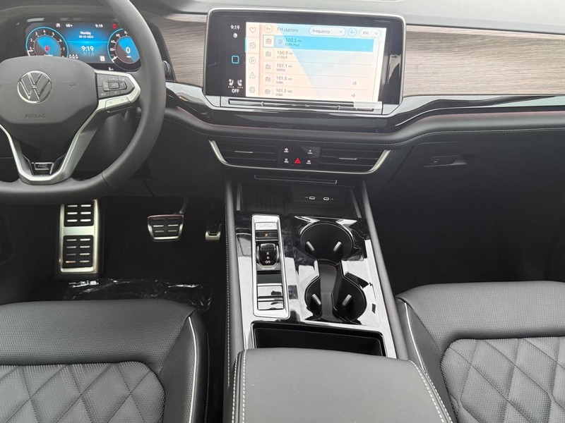 Volkswagen Atlas Vehicle Full-screen Gallery Image 7