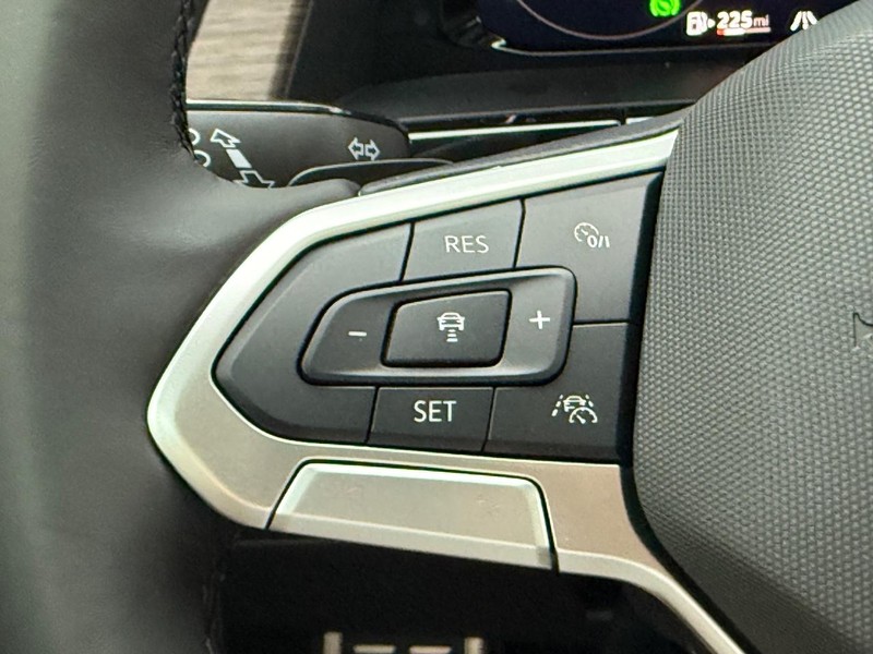 Volkswagen Atlas Vehicle Full-screen Gallery Image 12