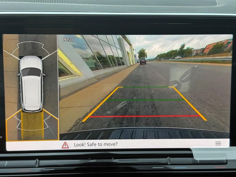 Volkswagen Atlas Vehicle Full-screen Gallery Image 14